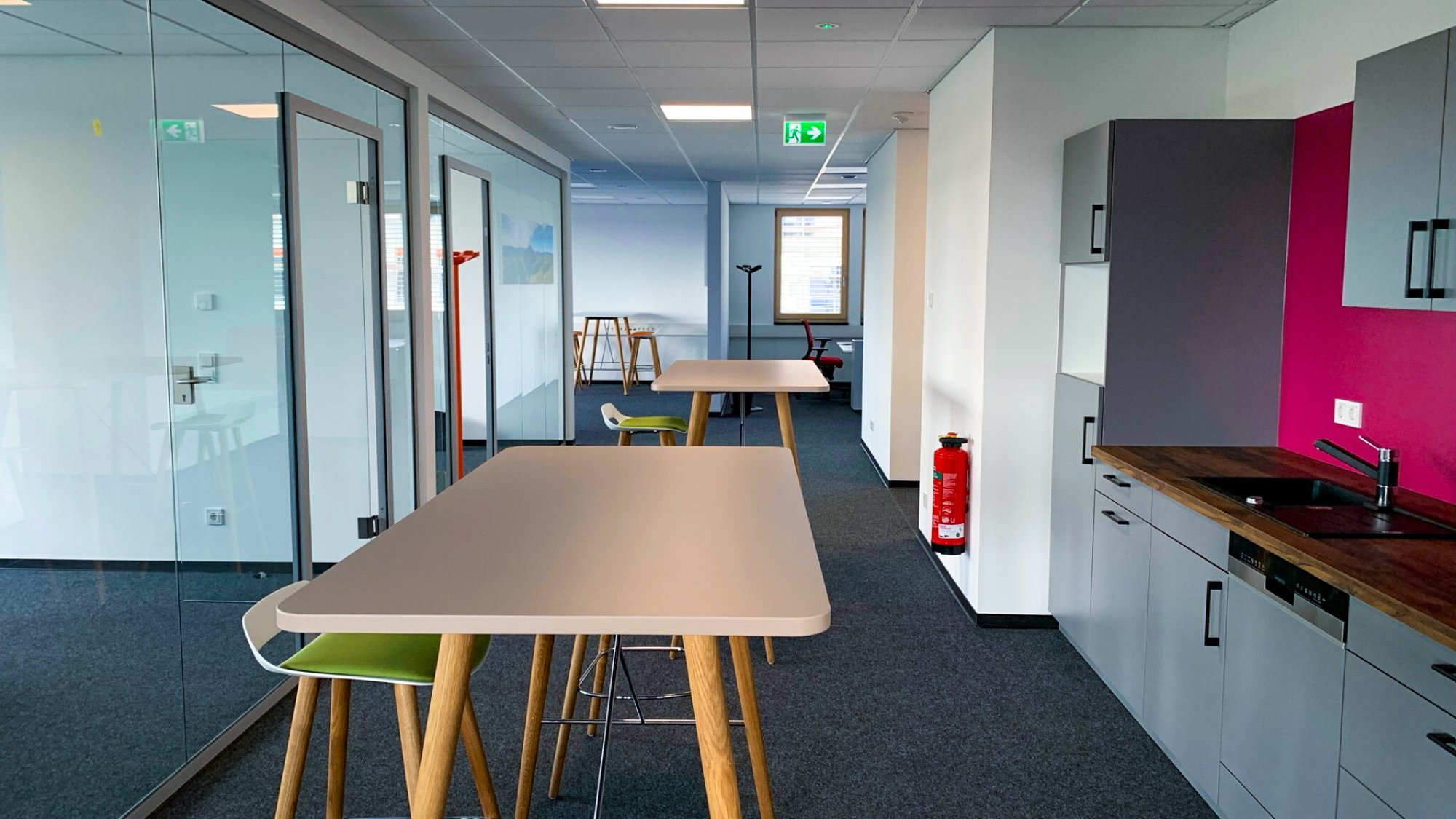 BRANDMAUER_Office_Kueche